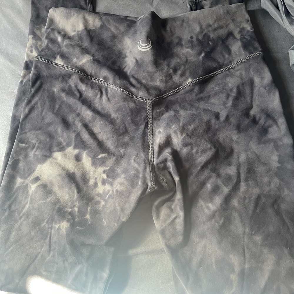 Kazuki label tie die leggings size small